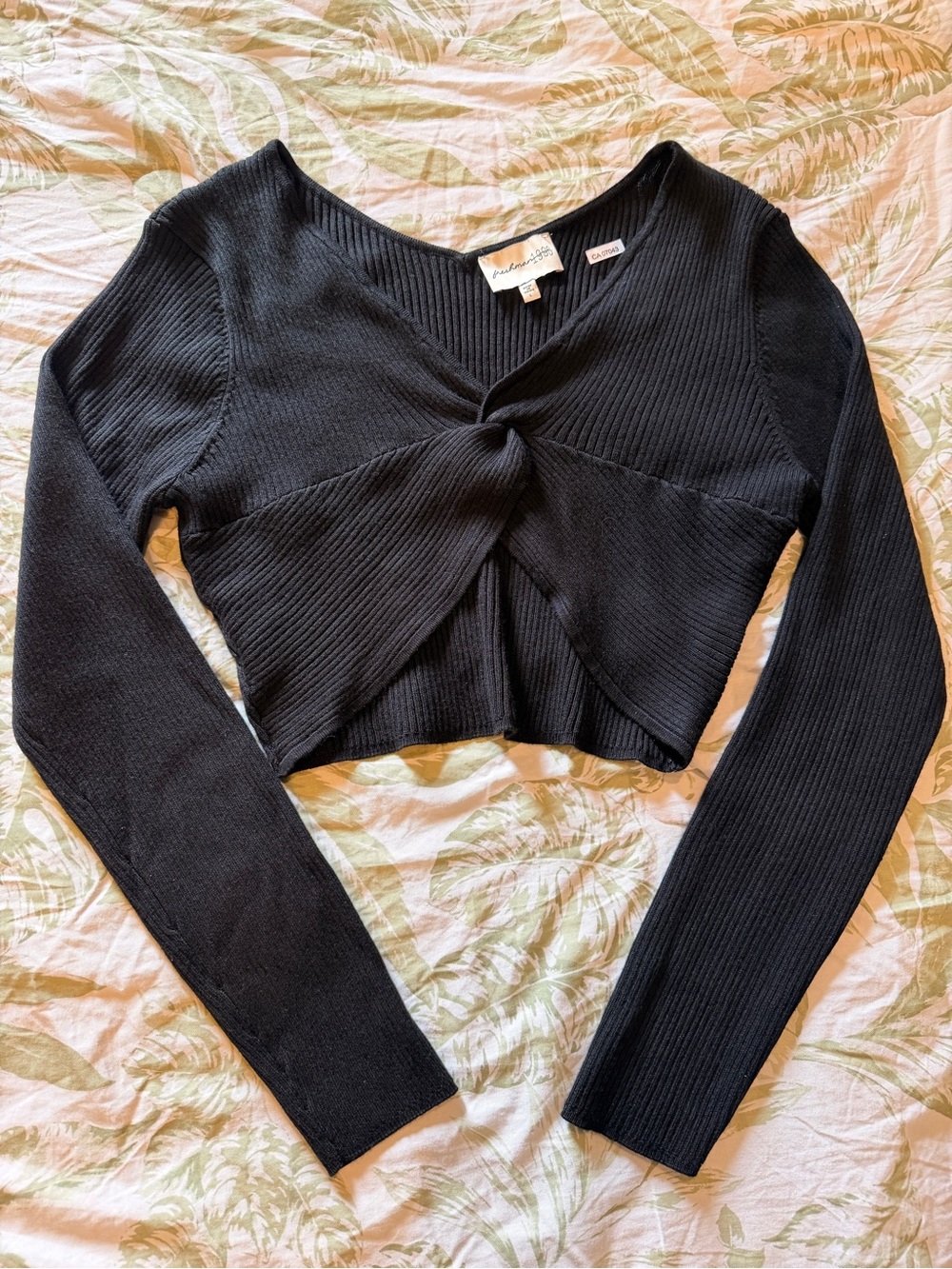 Freshman Black Ribbed Twist-Front Long-Sleeve Crop Top